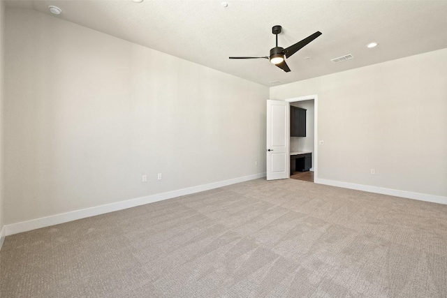 carpeted empty room featuring ceiling fan