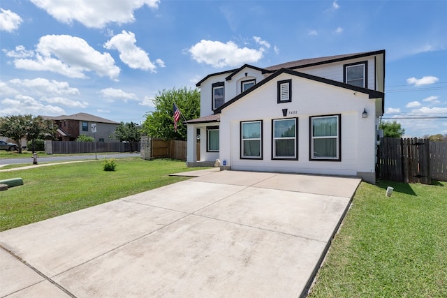 view of front facade featuring a front yard