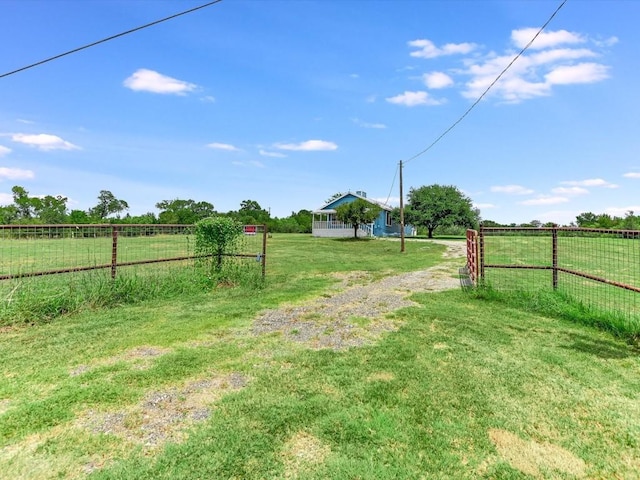 view of yard featuring a rural view