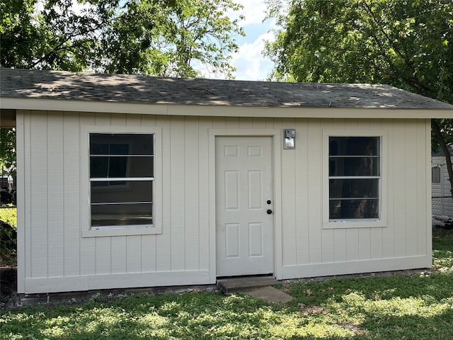 view of outdoor structure with a yard