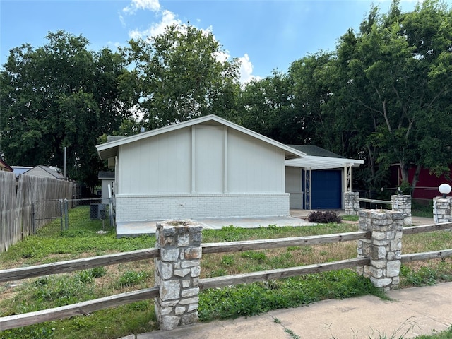 view of front of property