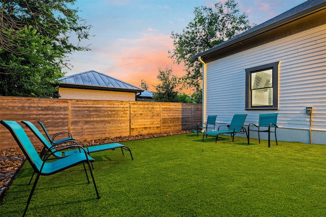 view of yard at dusk