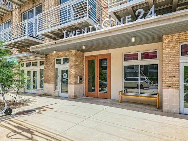 entrance to property featuring a balcony