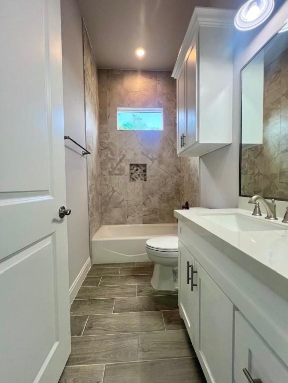 full bathroom featuring wood tiled floor, vanity, toilet, and shower / bathtub combination