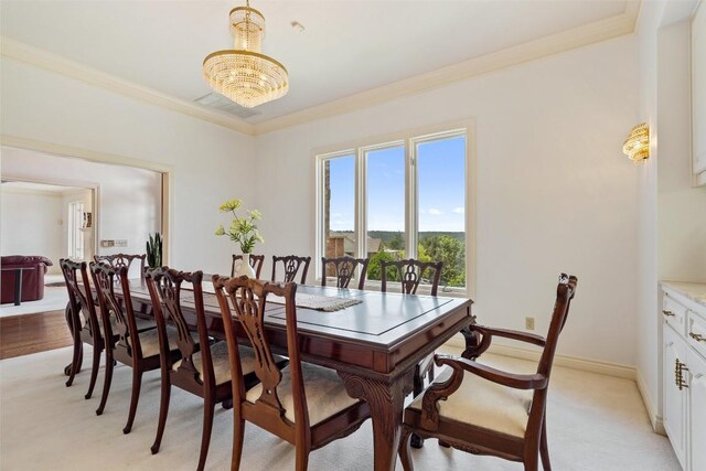 dining space with crown molding, an inviting chandelier, and light hardwood / wood-style floors