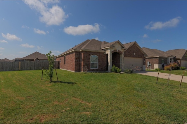 view of front of home featuring a front lawn