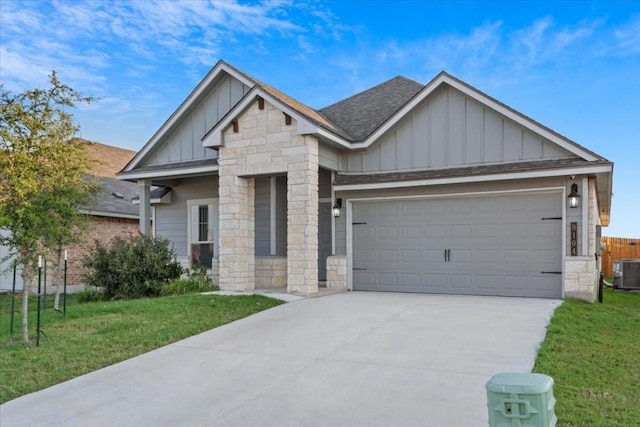 craftsman house with a garage and a front lawn