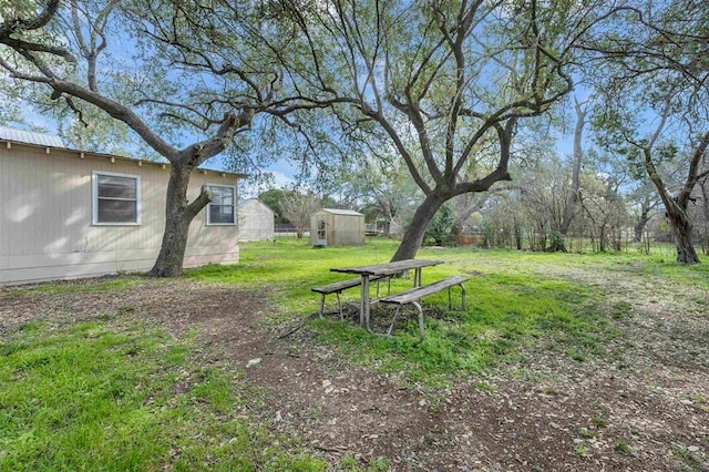 view of yard with a shed