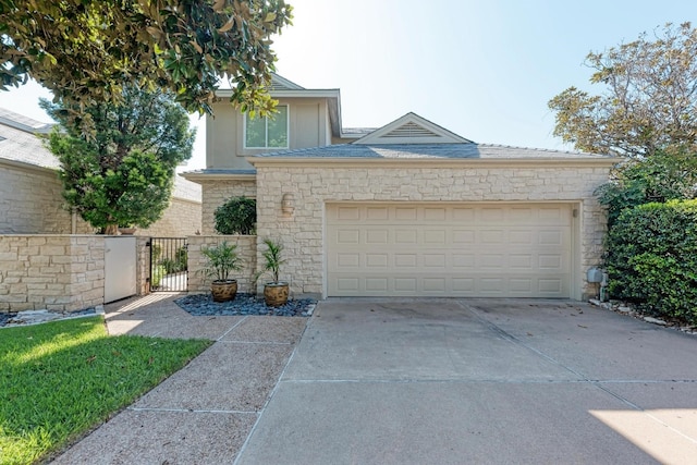 view of front facade with a garage