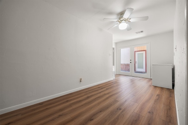 unfurnished room with dark hardwood / wood-style floors and ceiling fan