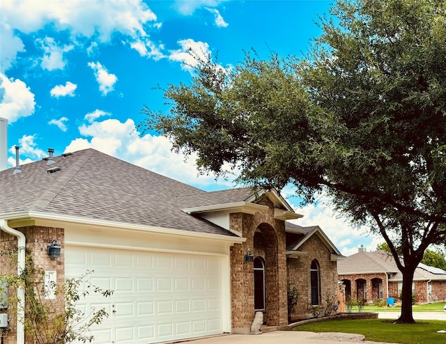 view of front of property featuring a garage