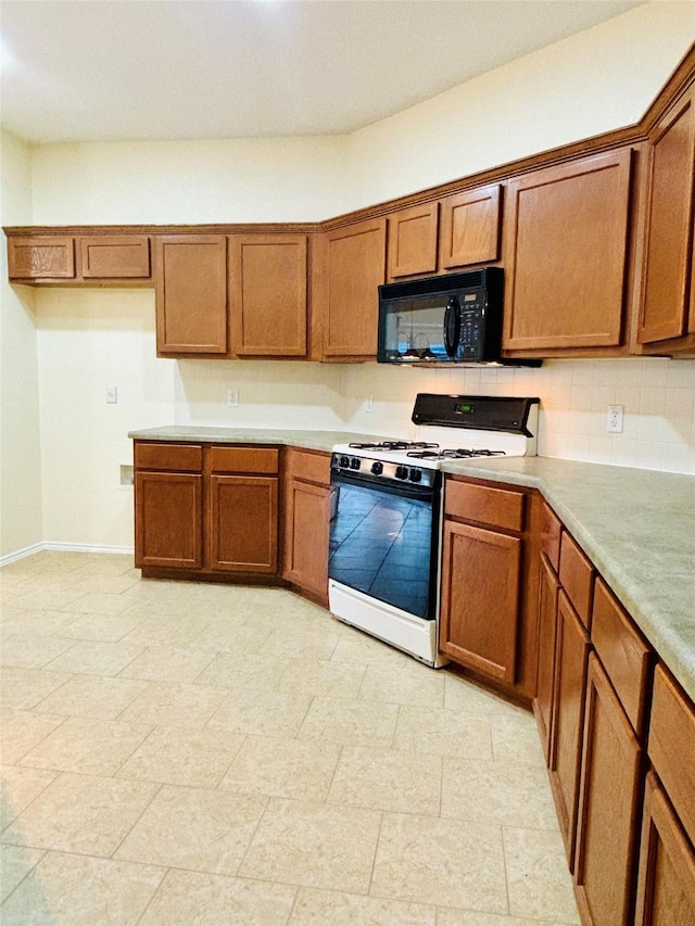 kitchen with backsplash and white range with gas cooktop