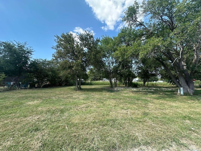 Listing photo 2 for 754 W Brook St, Bartlett TX 76511