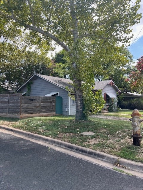 view of front of property