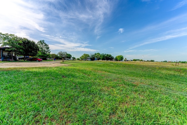 view of yard featuring a rural view