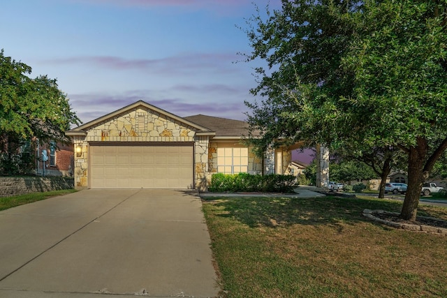 view of front of house featuring a yard and a garage