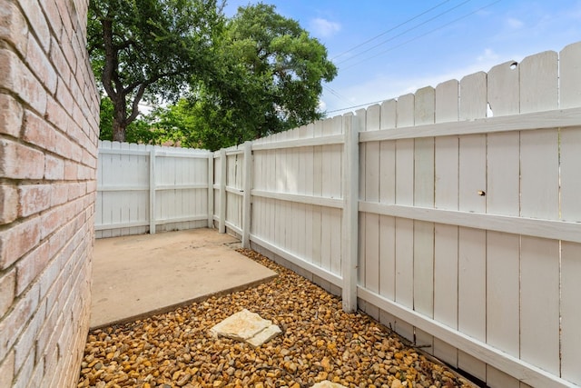 view of yard with a patio