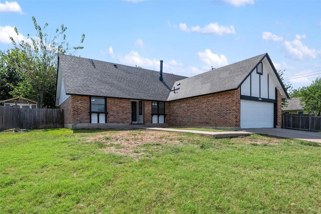 view of front facade featuring a front lawn and a garage