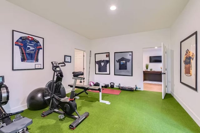 107 Blue Ridge Trl, Austin, TX 78746 - workout room featuring carpet flooring and baseboards