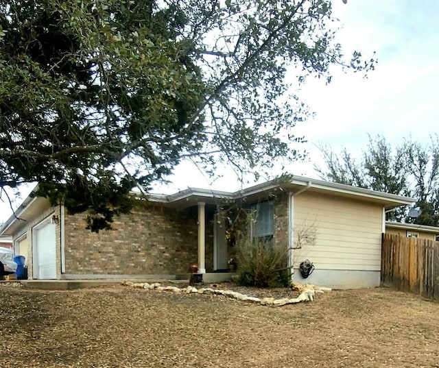 view of front facade featuring a garage