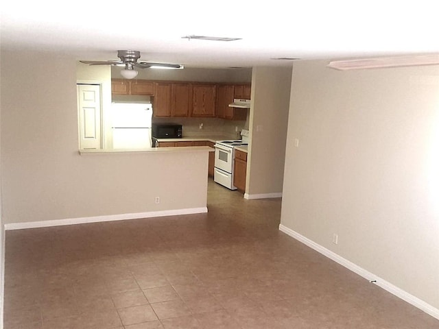 kitchen featuring ceiling fan and white appliances