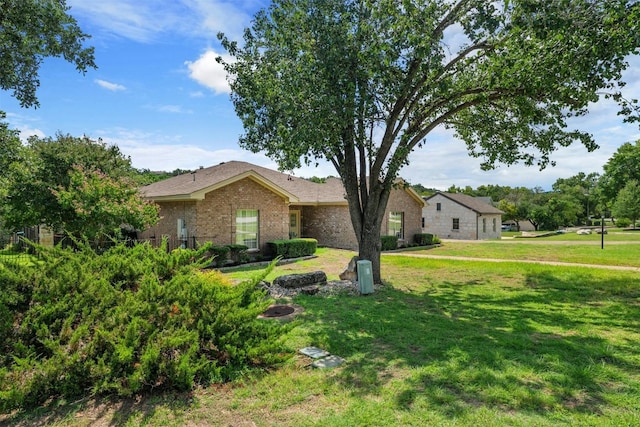 ranch-style house featuring a front lawn