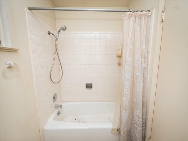 bathroom featuring shower / bath combo with shower curtain