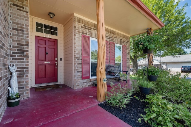 property entrance featuring a porch