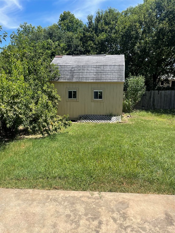 view of outdoor structure featuring a yard