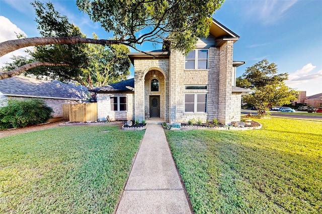 view of front of property featuring a front yard