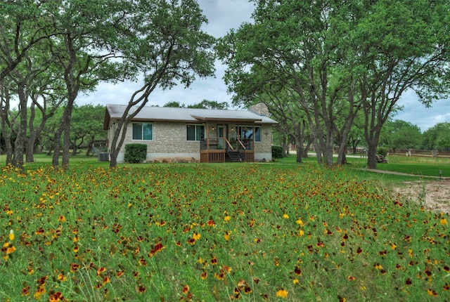 exterior space with a porch and a front yard