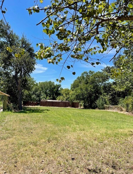 505 E 4th St, Cameron TX, 76520 land for sale