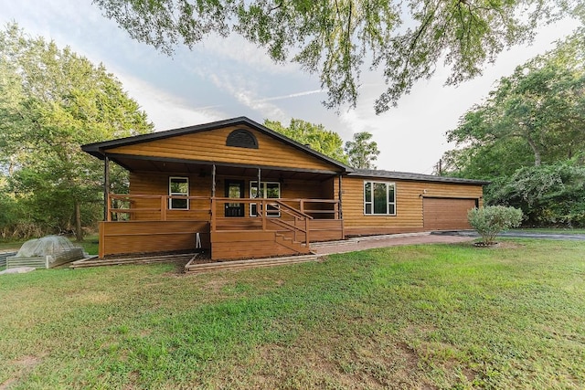 188 W Kaanapali Ln, Bastrop, TX 78602 - back of house featuring covered porch, a yard, and an attached garage