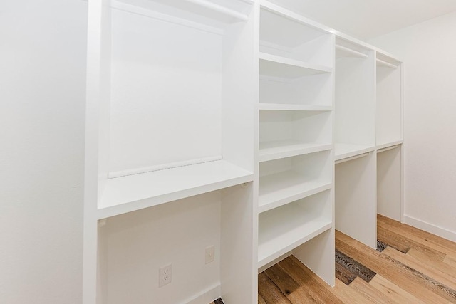 188 W Kaanapali Ln, Bastrop, TX 78602 - spacious closet with light wood-style floors