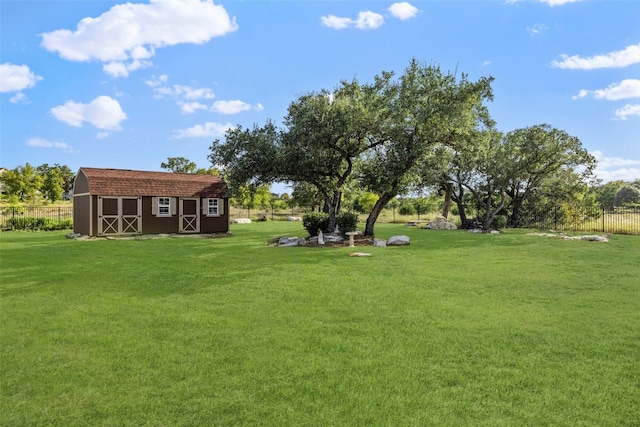 view of yard with a shed