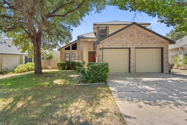 view of front of home featuring a front yard