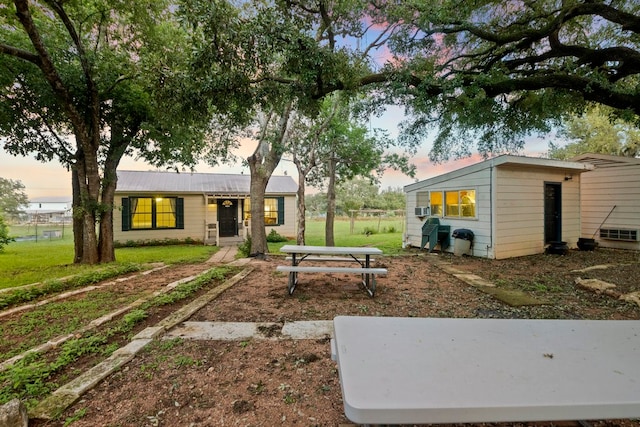 view of yard at dusk