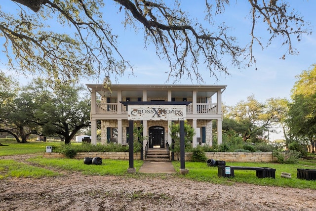 view of front facade with a balcony