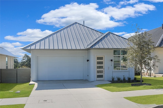 view of front of house featuring a front yard and a garage