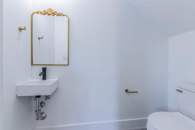 bathroom featuring sink and toilet