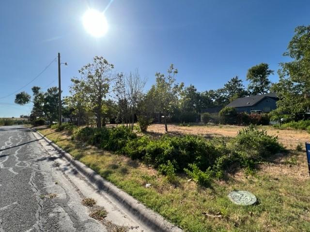708 Maple St, Taylor, TX 76574