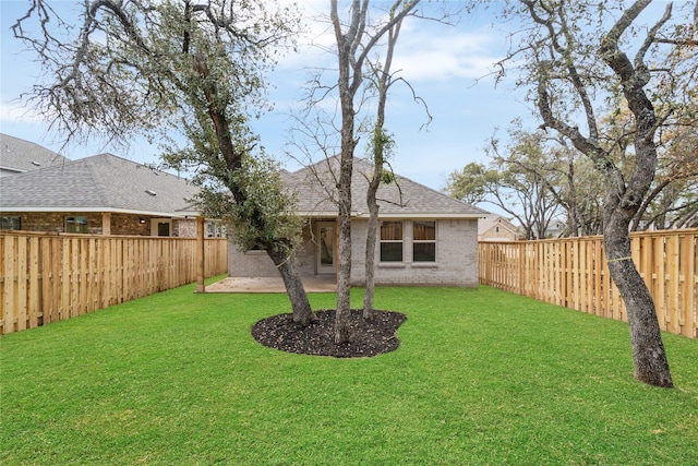 view of yard featuring a patio area