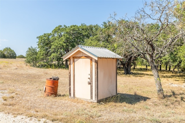 view of outbuilding