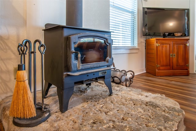 room details featuring hardwood / wood-style floors