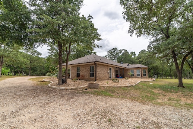 view of front facade with a front lawn