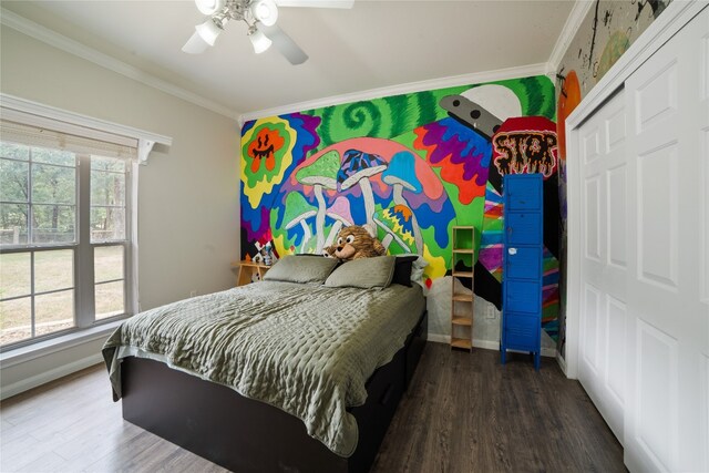 bedroom with multiple windows, hardwood / wood-style flooring, crown molding, and ceiling fan