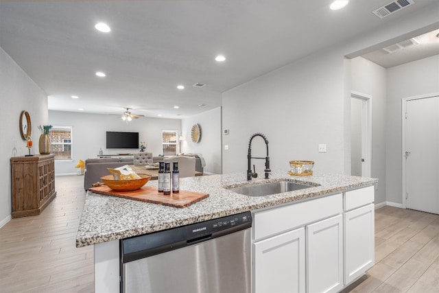 kitchen with ceiling fan, stainless steel dishwasher, sink, and light hardwood / wood-style flooring