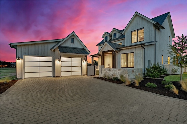 view of modern farmhouse style home