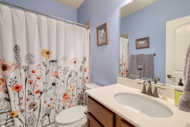 bathroom featuring a shower with curtain, vanity, and toilet