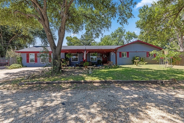 single story home with a front yard